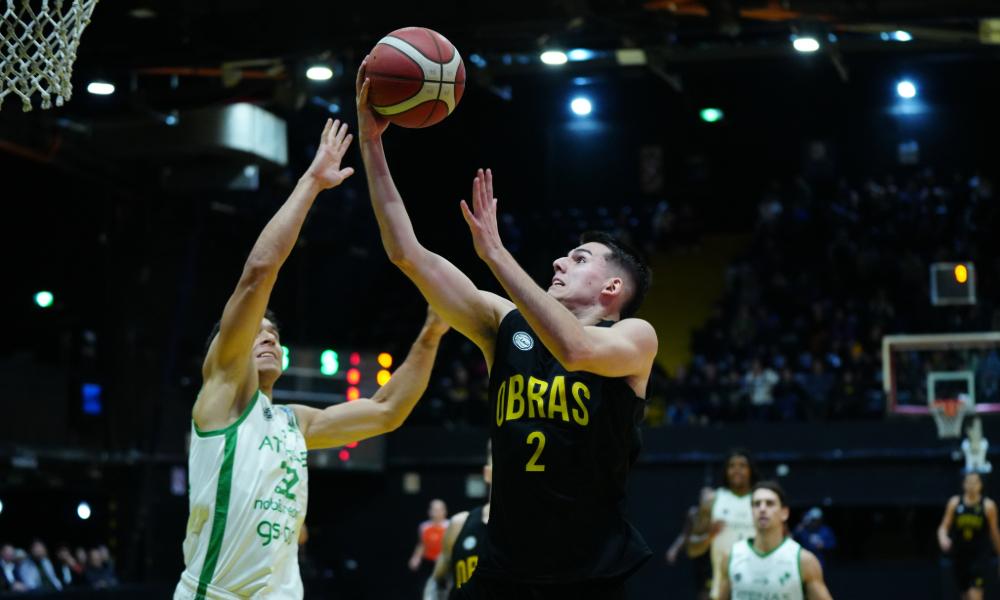 Felipe Inyaco definiendo vs Atenas